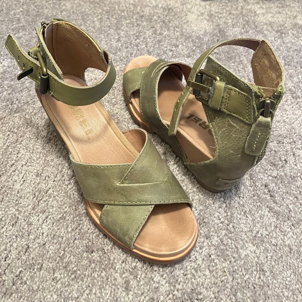 Sorel Joanie II olive green wedge heel gladiator sandal Size 7